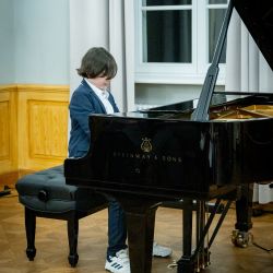 img tomasz golinski
